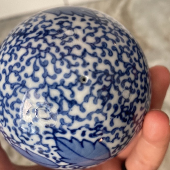 Ceramic decorative blue and white ball sphere Shabby chic cottagecore - Picture 3 of 4